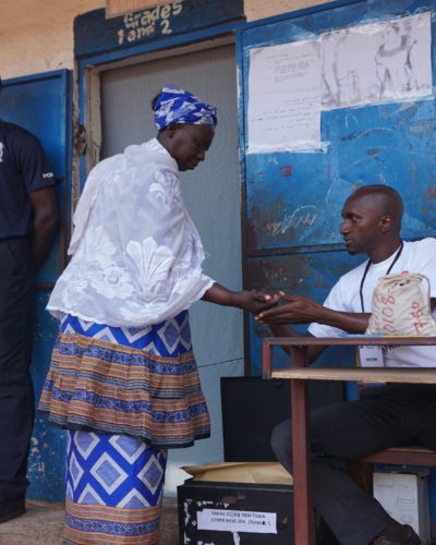 Gambia vota su parlamento tras la caída de Jammeh