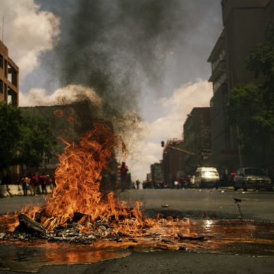 La catástrofe social y la cleptocracia alimentan los incendios en Sudáfrica